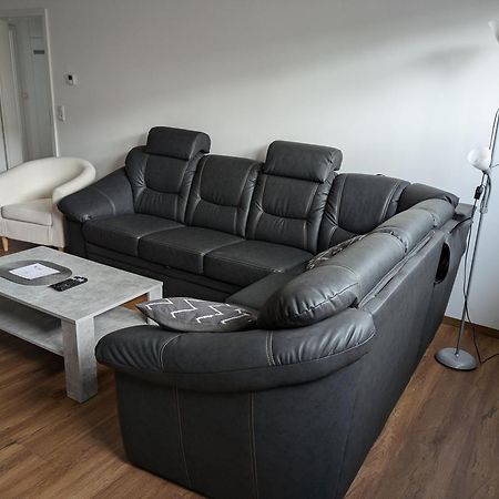 Schoene Einfache Ferienwohnung Zwischen Stadt Und Meer Вильгельмсхафен Экстерьер фото