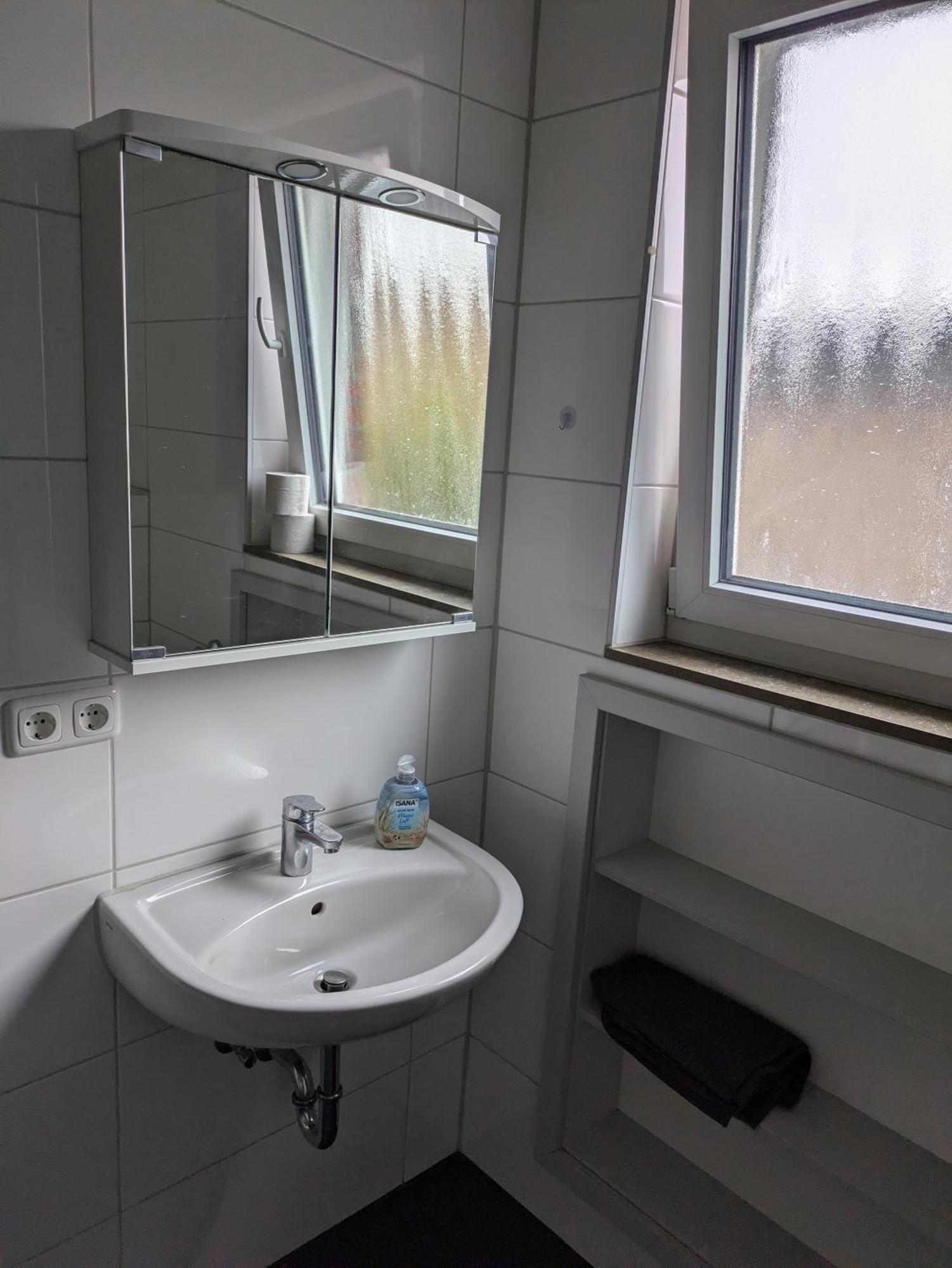 Schoene Einfache Ferienwohnung Zwischen Stadt Und Meer Вильгельмсхафен Экстерьер фото