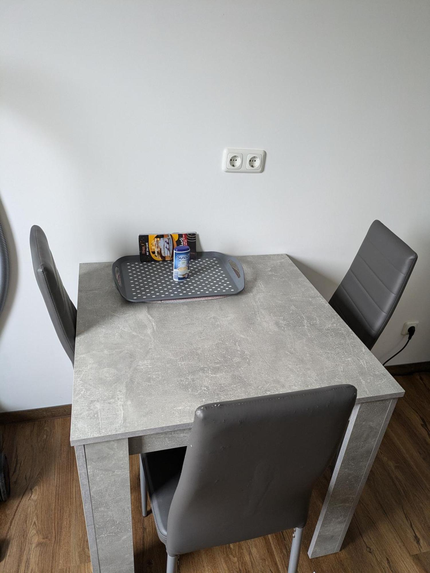Schoene Einfache Ferienwohnung Zwischen Stadt Und Meer Вильгельмсхафен Экстерьер фото